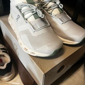 On Running Men's Cream and Green Athletic Shoes